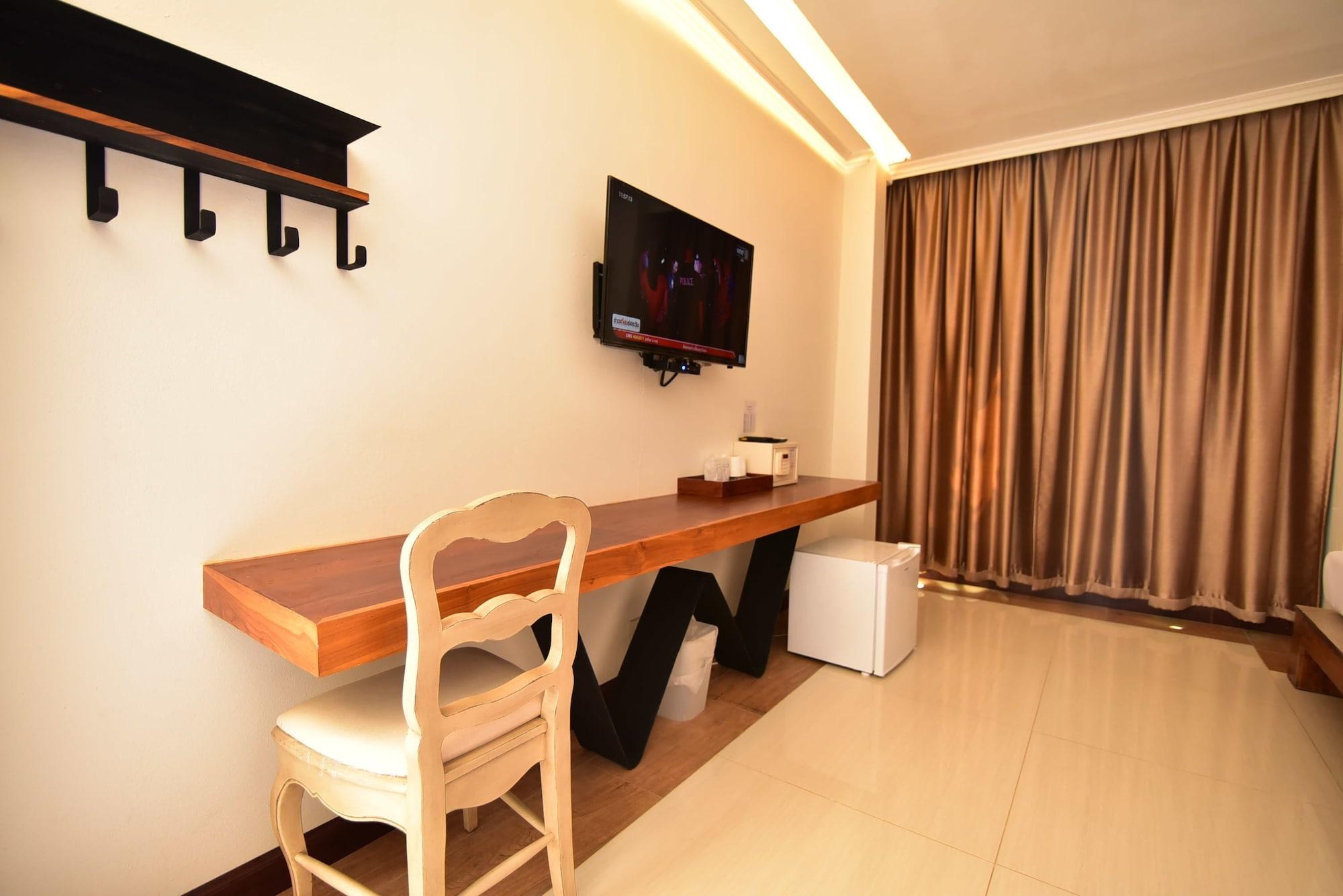 Fantasy Resort Nakhon Sawan Exterior photo